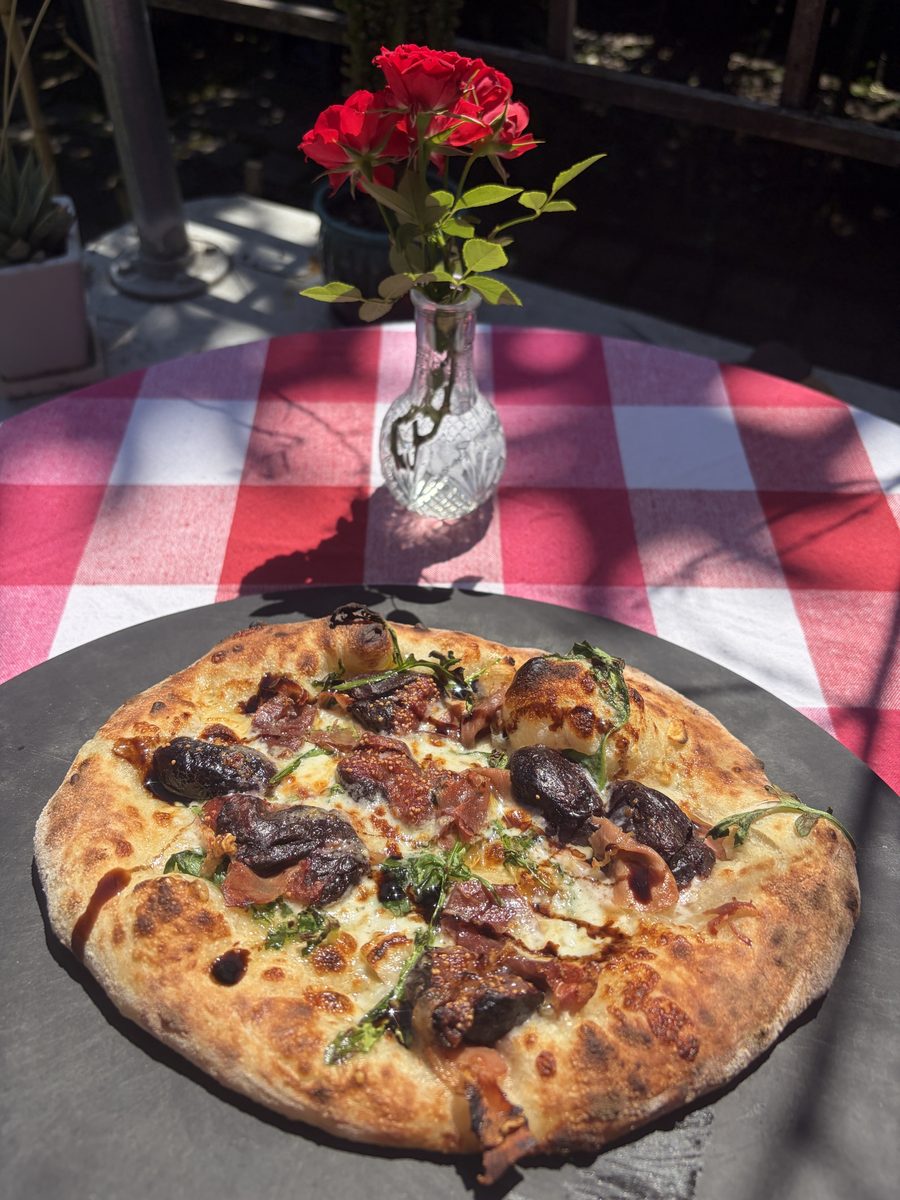 Fig and prosciutto Neapolitan pizza